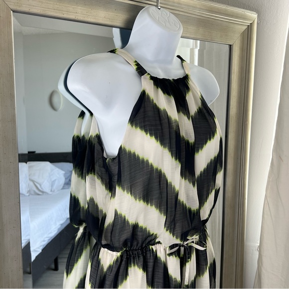 VINCE CAMUTO  Blue And White Chevron Halter Maxi Dress Size 4 - Picture 3 of 6
